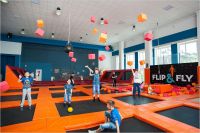 спортивная школа прыжков на батуте для подростков - Батутный центр Flip&Fly