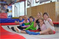 секция акробатики для подростков - Школа прыжков на батуте «Полет»