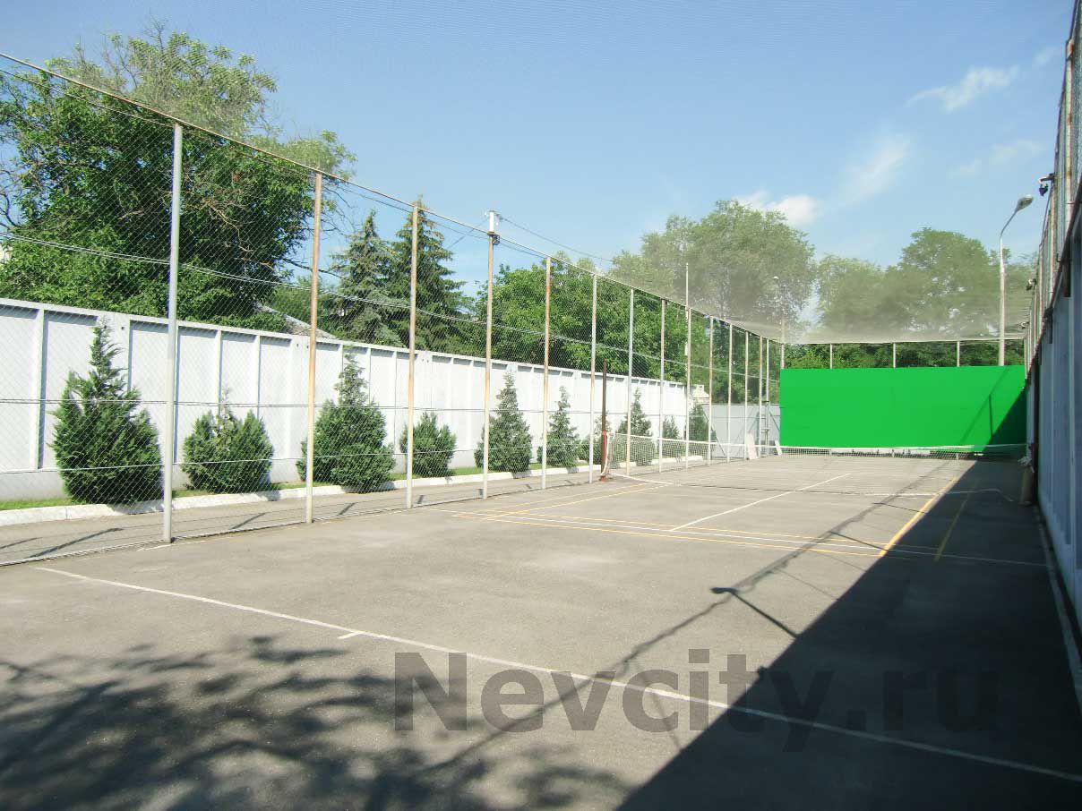 Теннисный корт гостиницы Зеленая (фото )